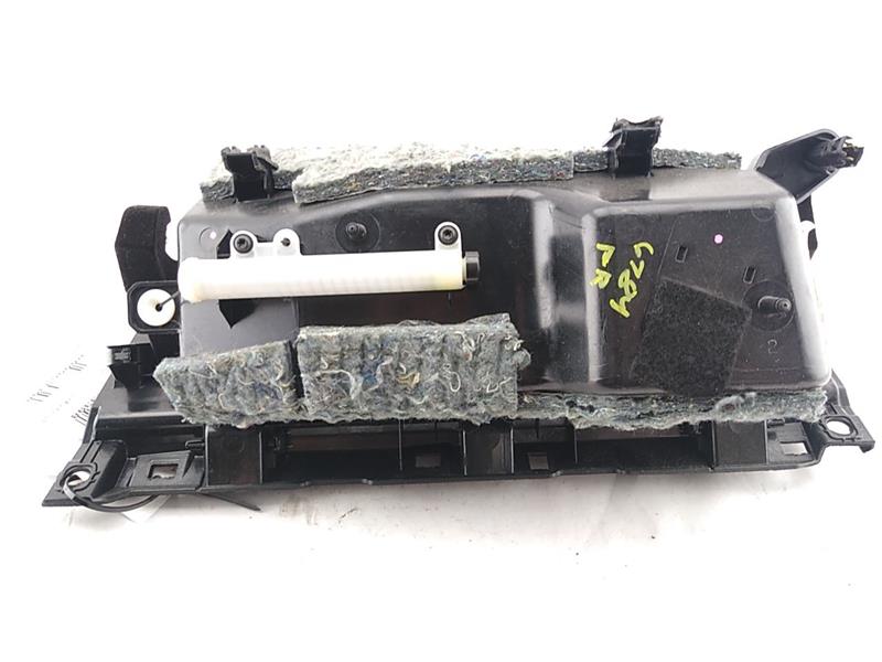 Alfa Romeo Giulia Glove Box