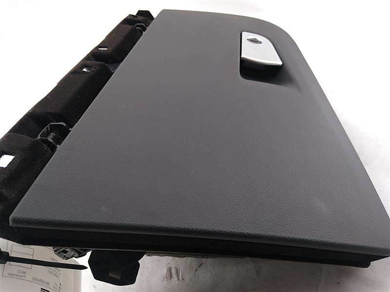 Alfa Romeo Giulia Glove Box