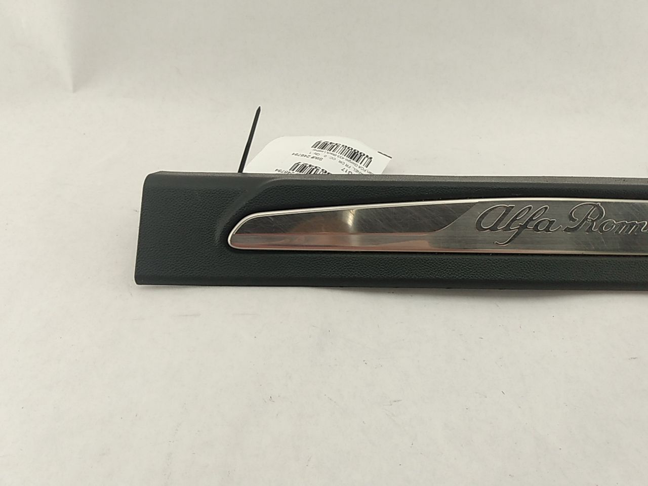 Alfa Romeo Giulia Front Left Door Sill
156107575
156107576
156107577 - 0