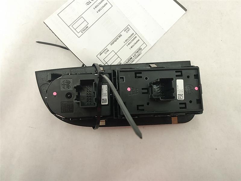 Alfa Romeo Giulia Front Left Window Switch
01561291690
01561181990