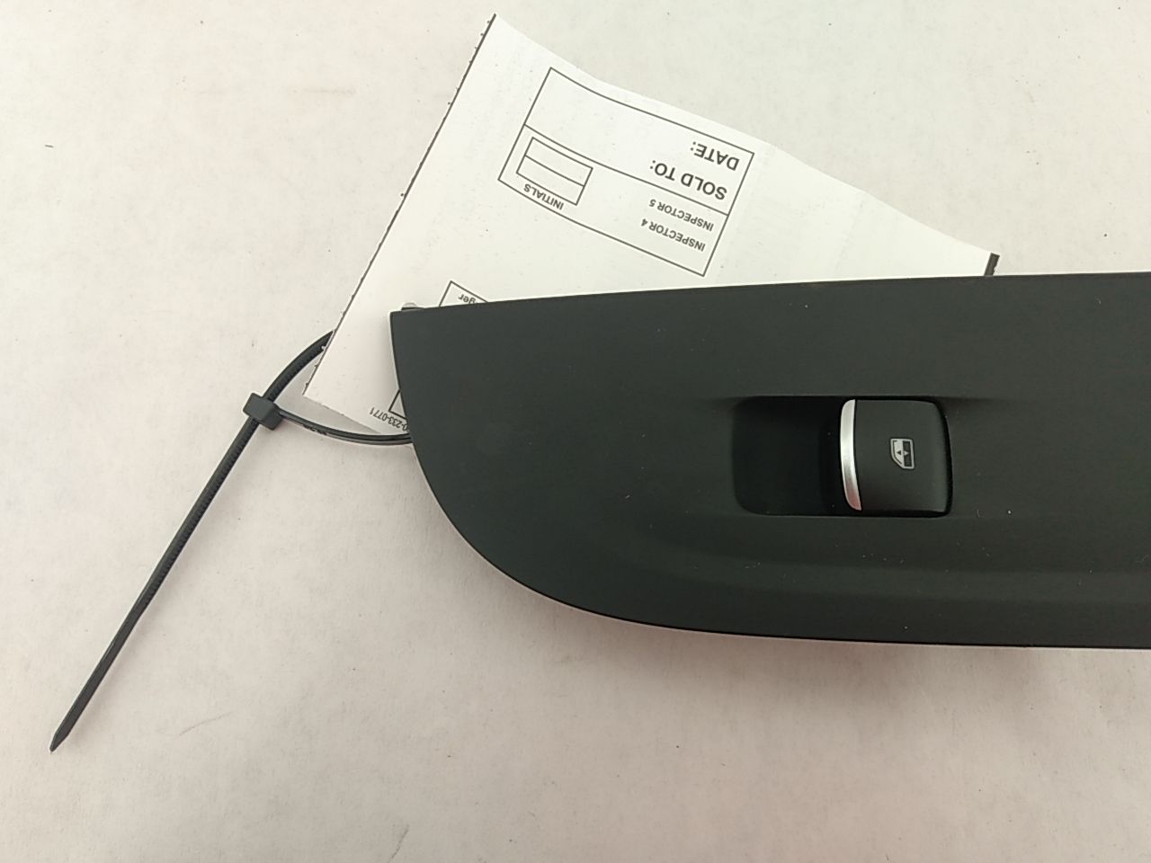 Alfa Romeo Giulia Front Right Window Switch 
01561092280 - 0