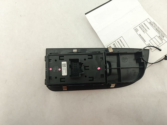 Alfa Romeo Giulia Front Right Window Switch 
01561092280