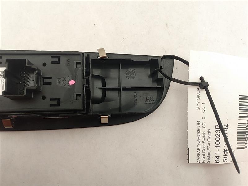 Alfa Romeo Giulia Front Right Window Switch 
01561092280