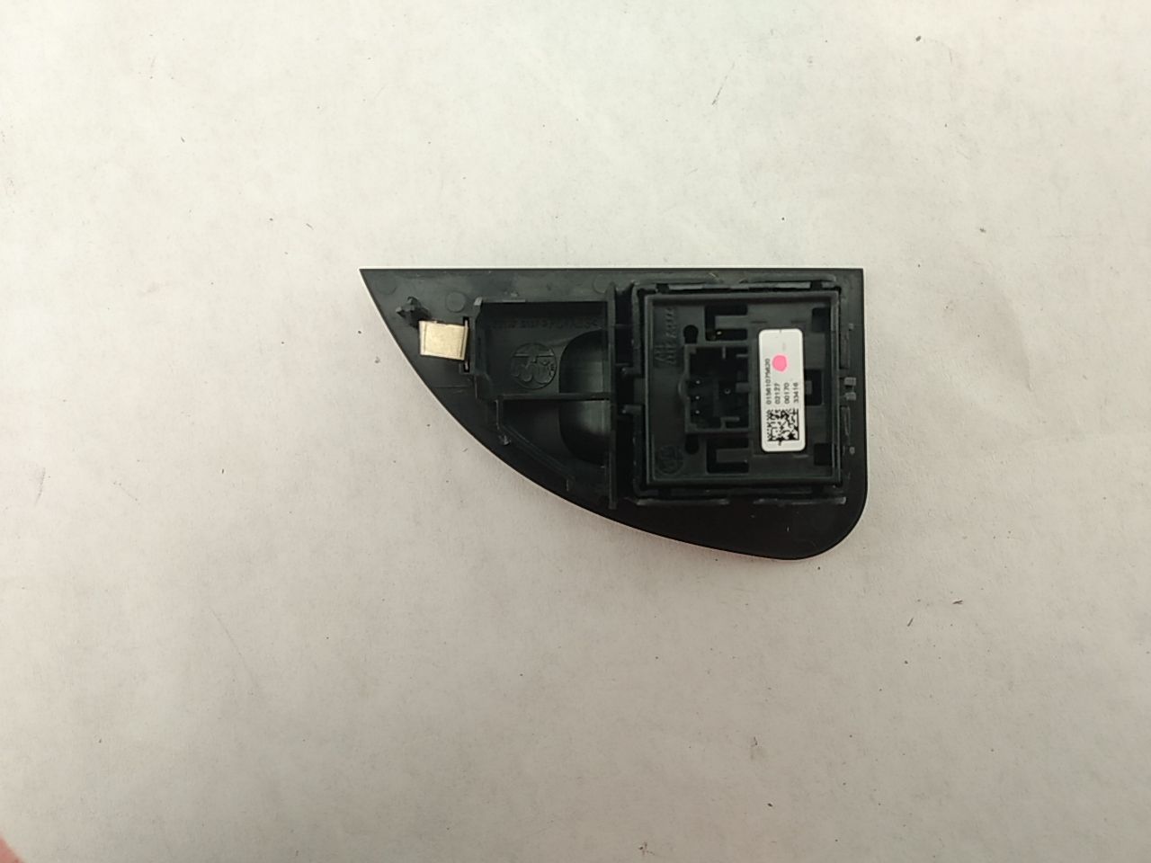 Alfa Romeo Giulia Rear Left Window Switch 
01561075620