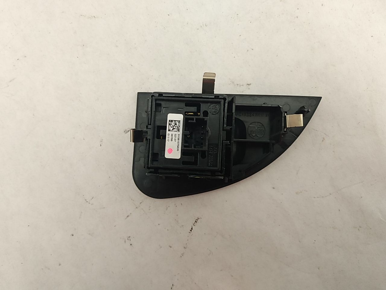 Alfa Romeo Giulia Rear Right Window Switch 
01561075620