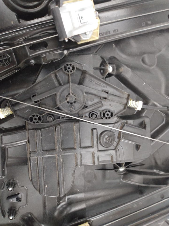 Alfa Romeo Giulia Front Right Window Regulator
00505514710