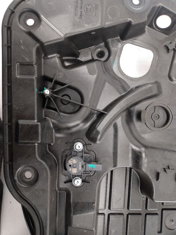 Alfa Romeo Giulia Front Right Window Regulator
00505514710