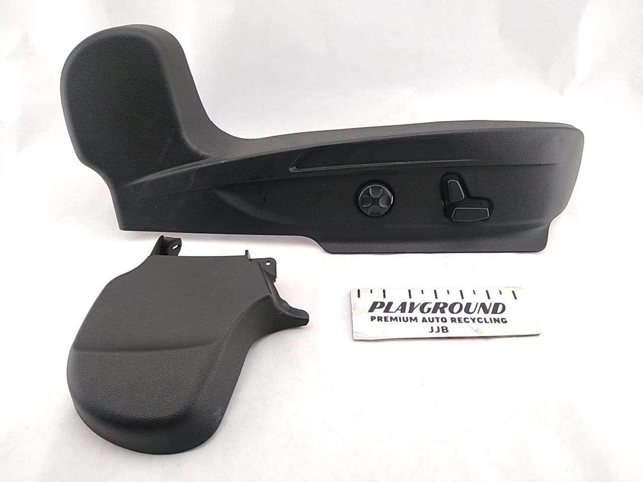 Alfa Romeo Giulia Set of 2 Front Right Seat Trim Panels
l04642711aa