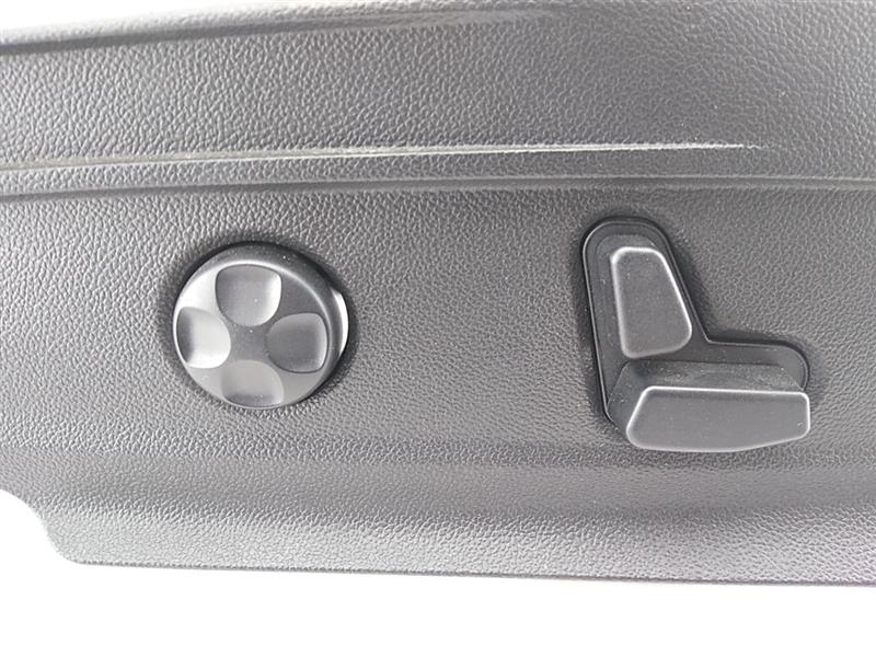 Alfa Romeo Giulia Set of 2 Front Right Seat Trim Panels
l04642711aa
