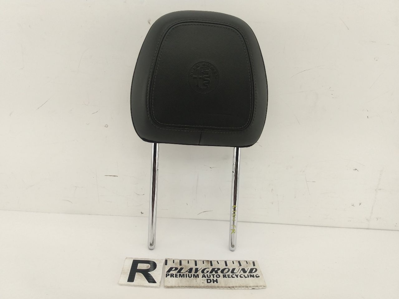 Alfa Romeo Giulia Front Right Headrest