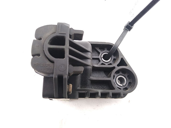 Alfa Romeo Giulia Radiator Bracket 
00505426860