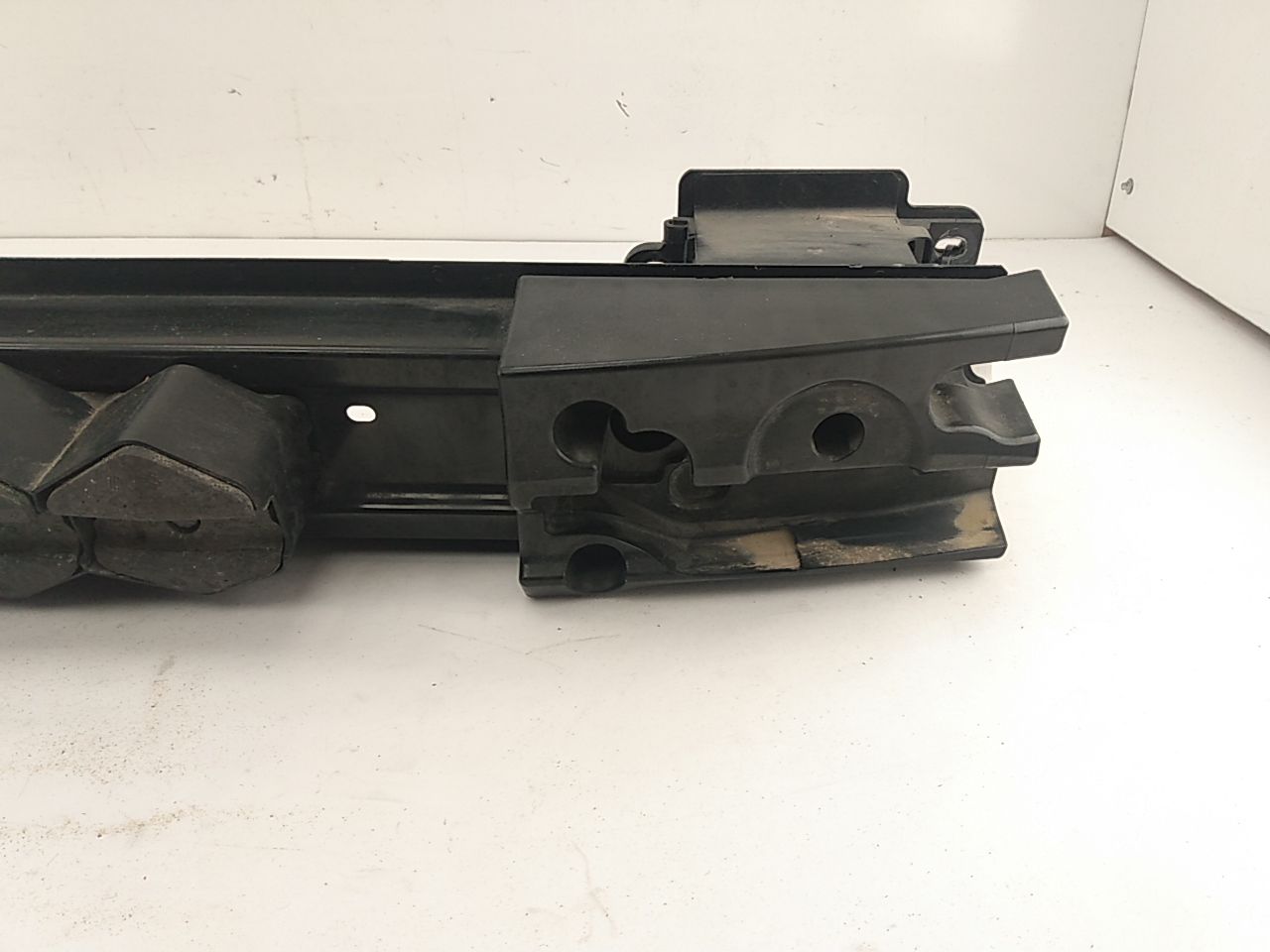 Alfa Romeo Giulia Rear Bumper Reinforcement
505511760
85630