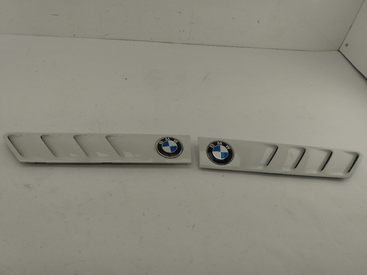 BMW Z3 Front Fender Moulding Set - 0