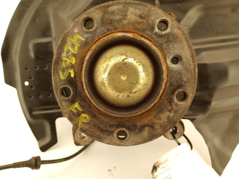 BMW 330Ci Front Right Hub