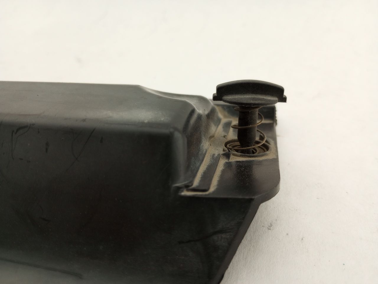 BMW 330Ci Lower Air Microfilter Housing Cover