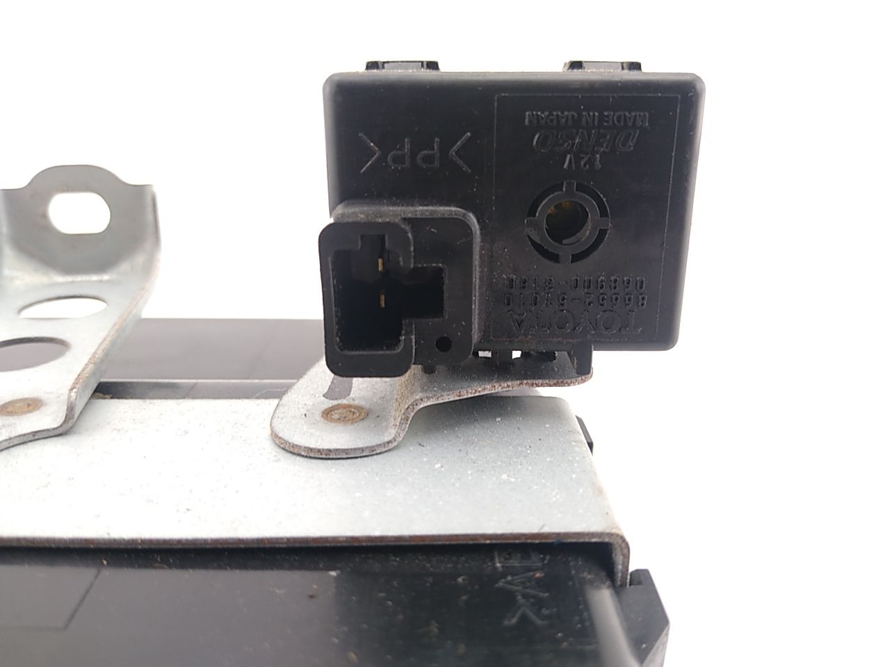 Lexus IS300 Chassis Control Module