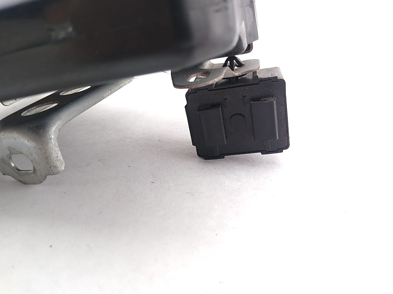Lexus IS300 Chassis Control Module