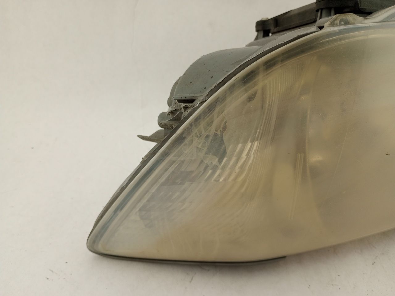 Lexus IS300 Front Left Headlight Assembly