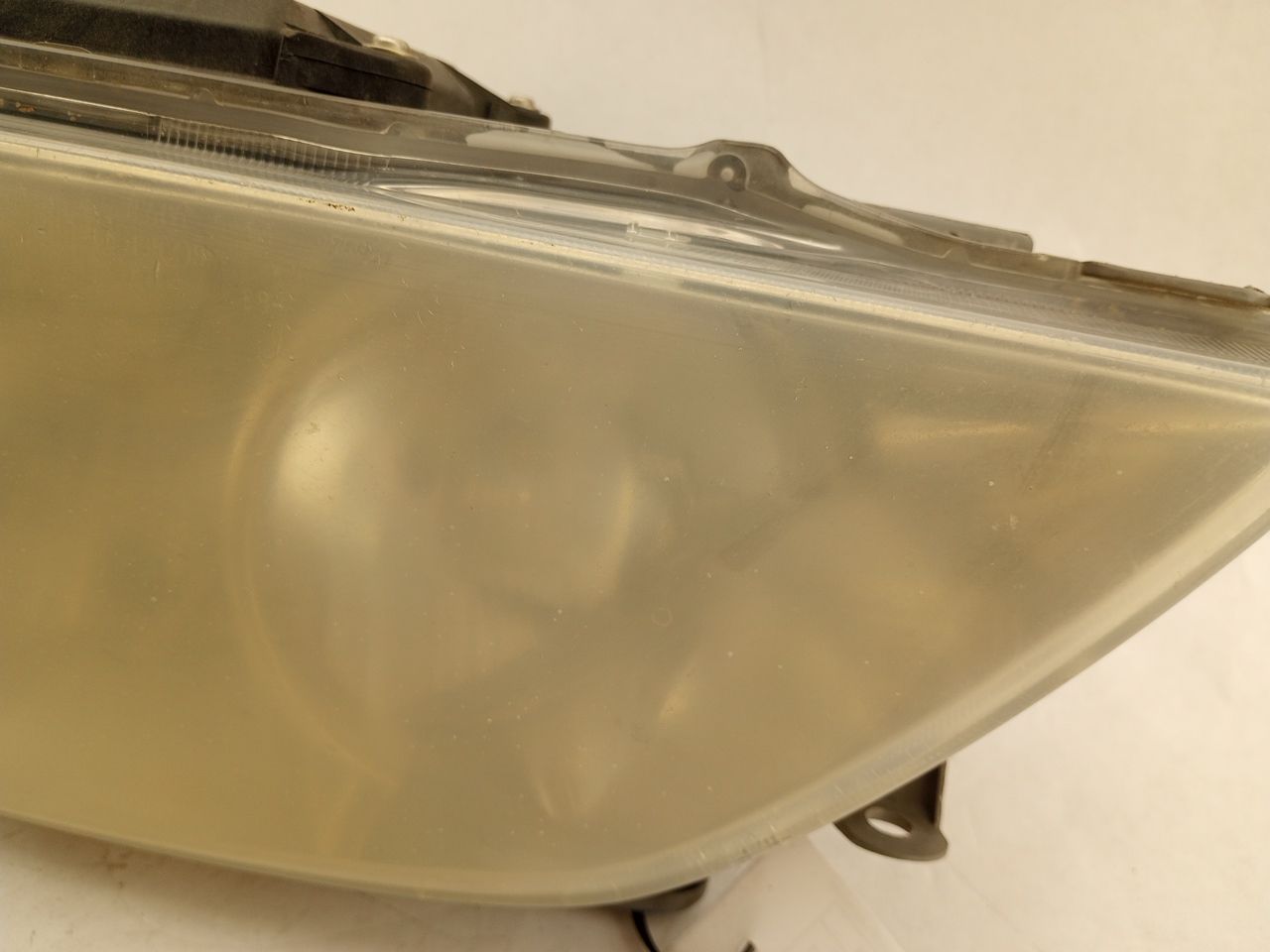 Lexus IS300 Front Left Headlight Assembly