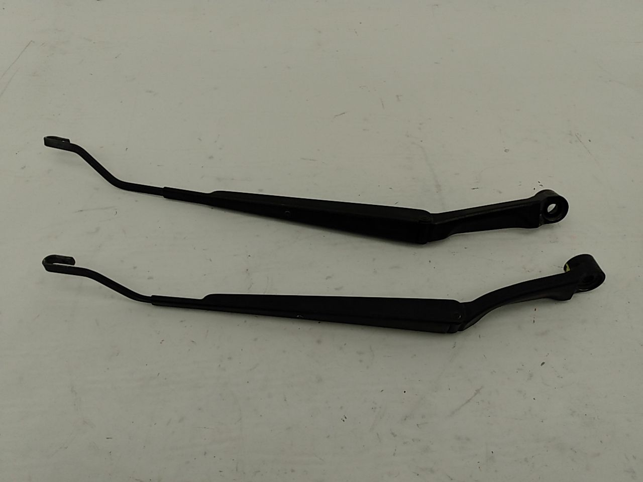 Lexus IS300 Pair Of Wiper Arms - 0