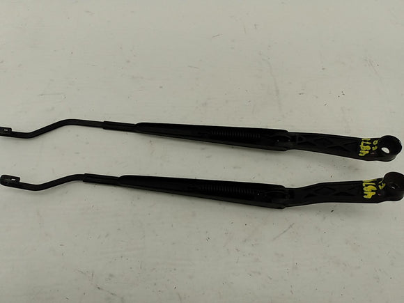 Lexus IS300 Pair Of Wiper Arms