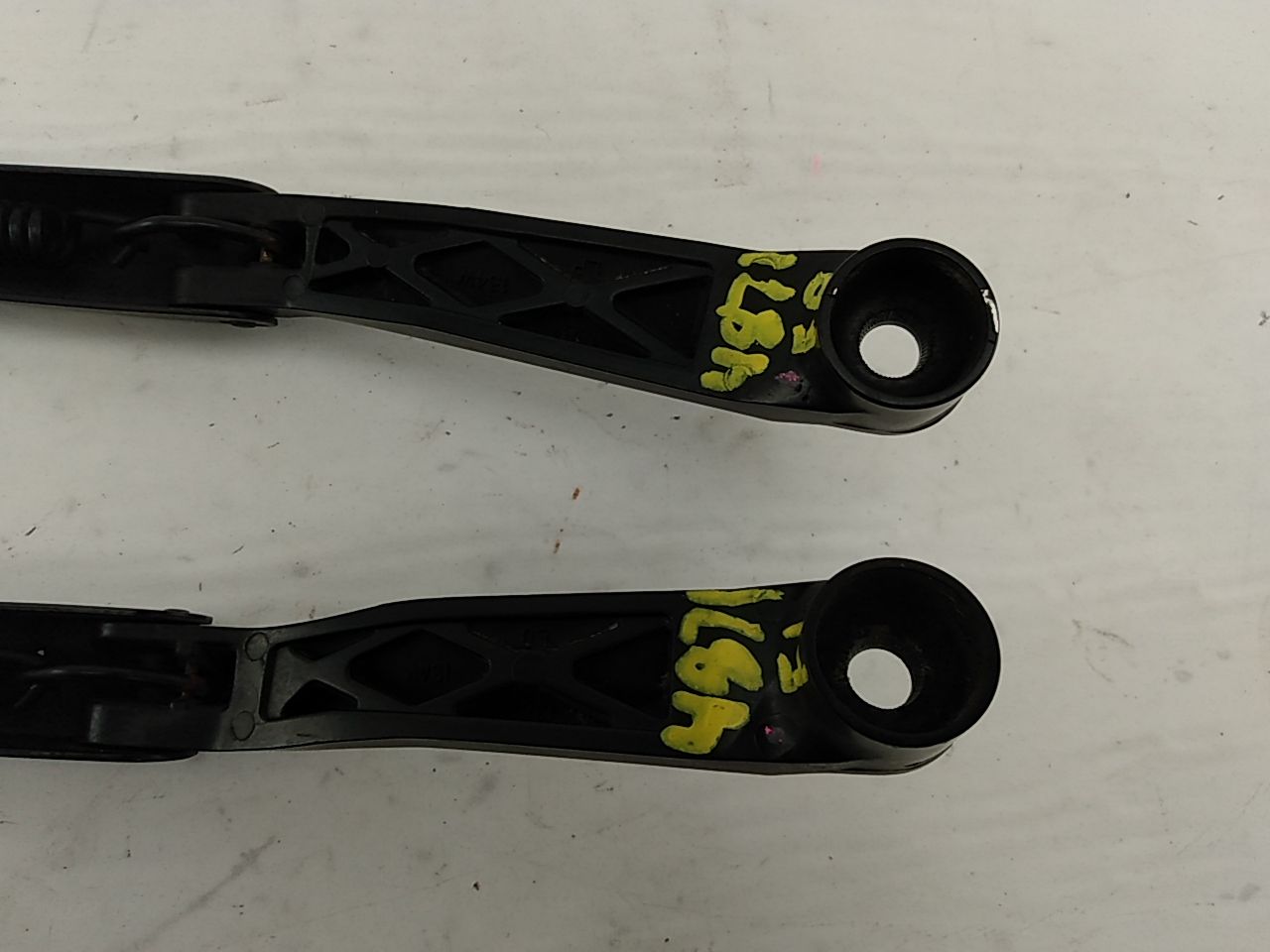 Lexus IS300 Pair Of Wiper Arms