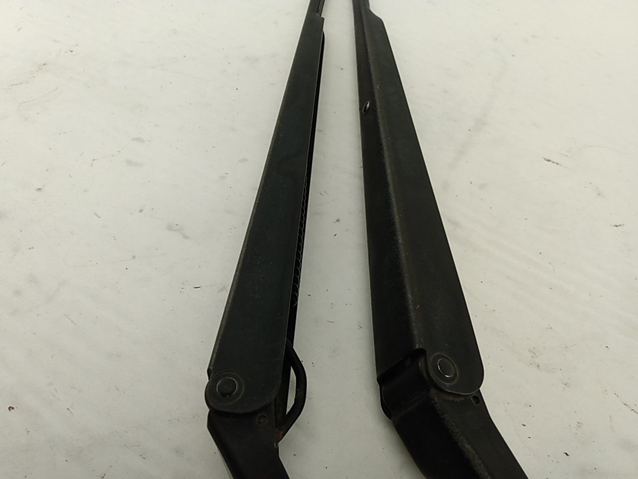 Lexus IS300 Pair Of Wiper Arms
