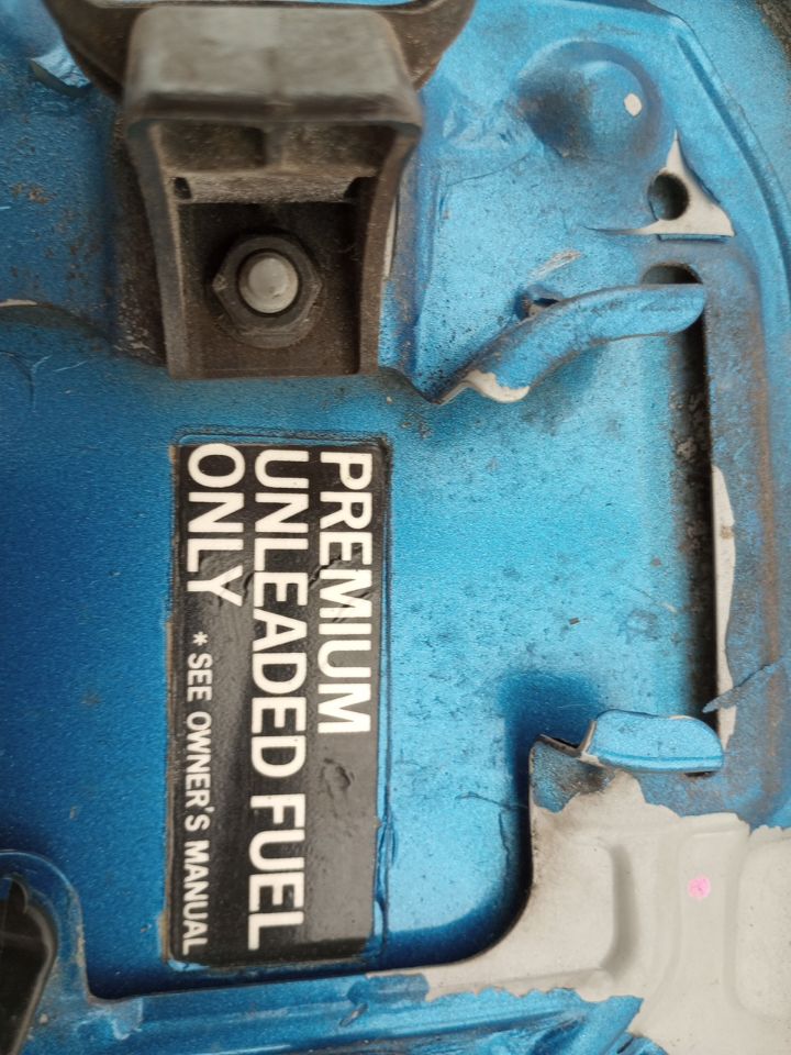 Lexus IS300 Fuel Filler Door