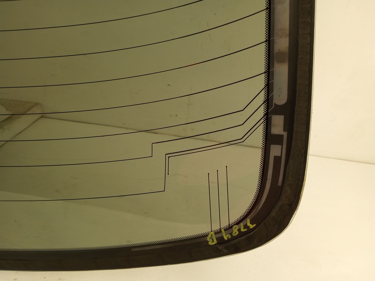 Lexus IS300 Back Glass