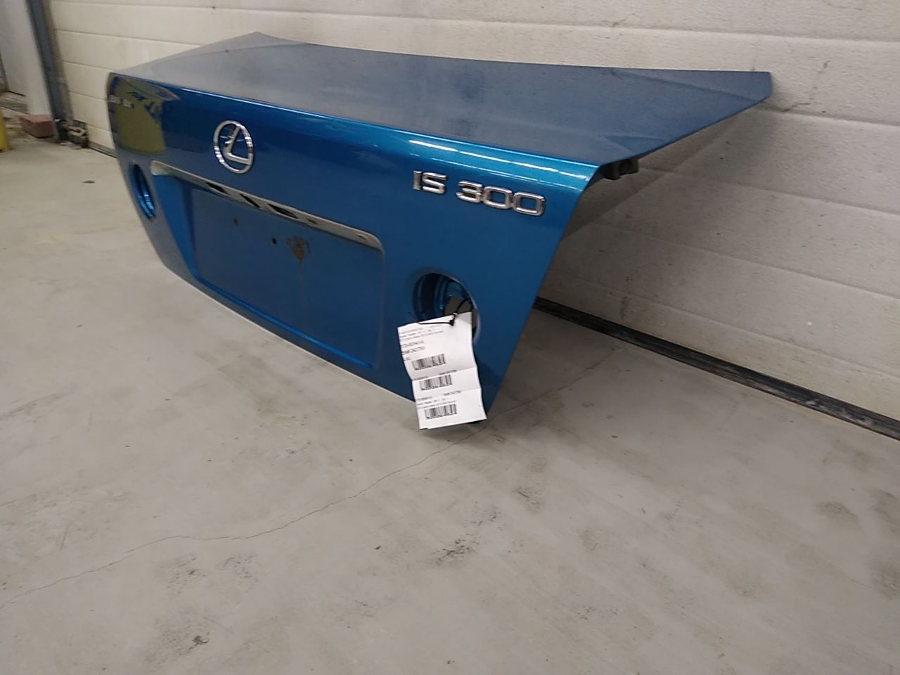 Lexus IS300 Decklid Tailgate