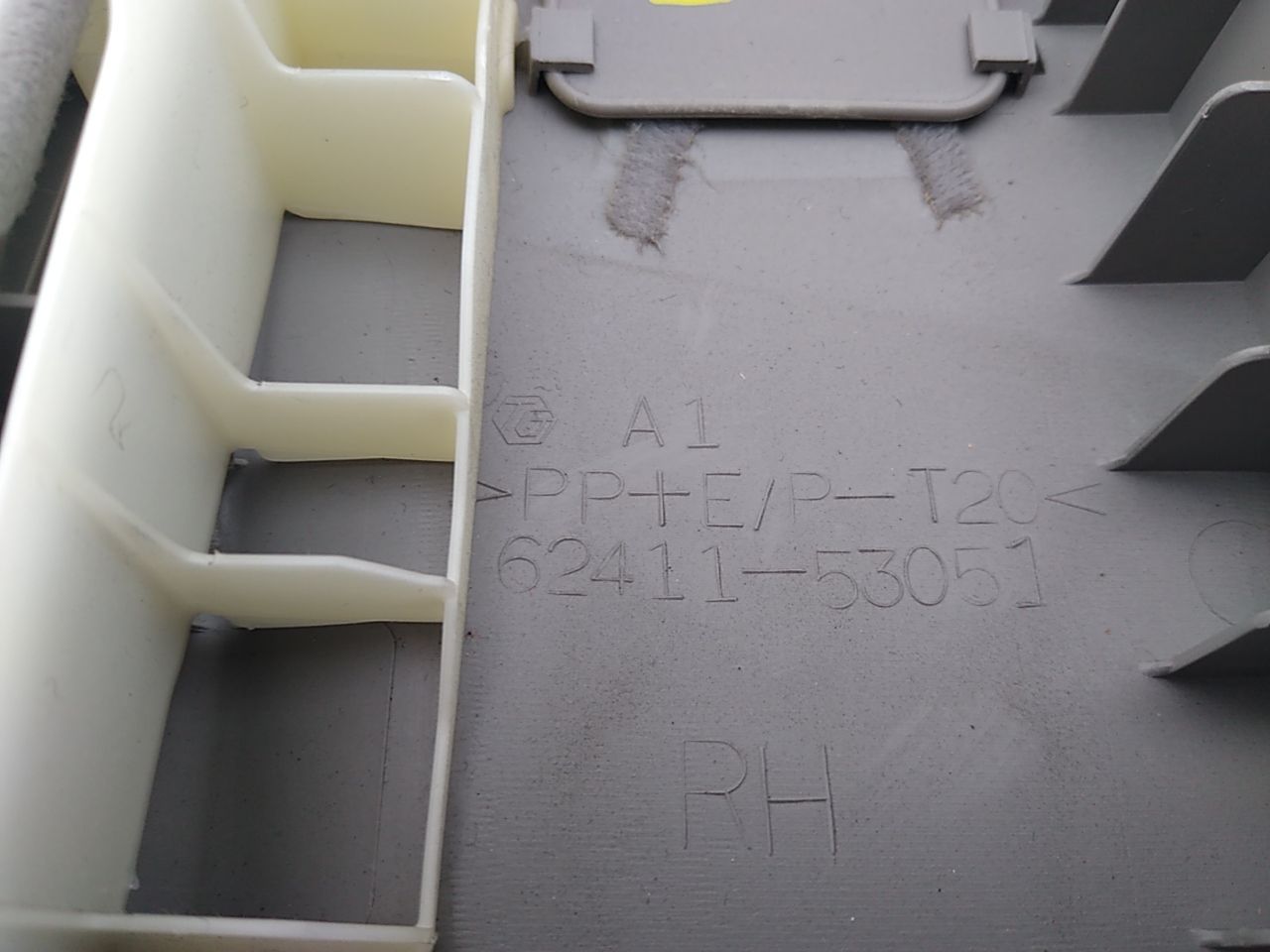 Lexus IS300 Pair Of B Pillars