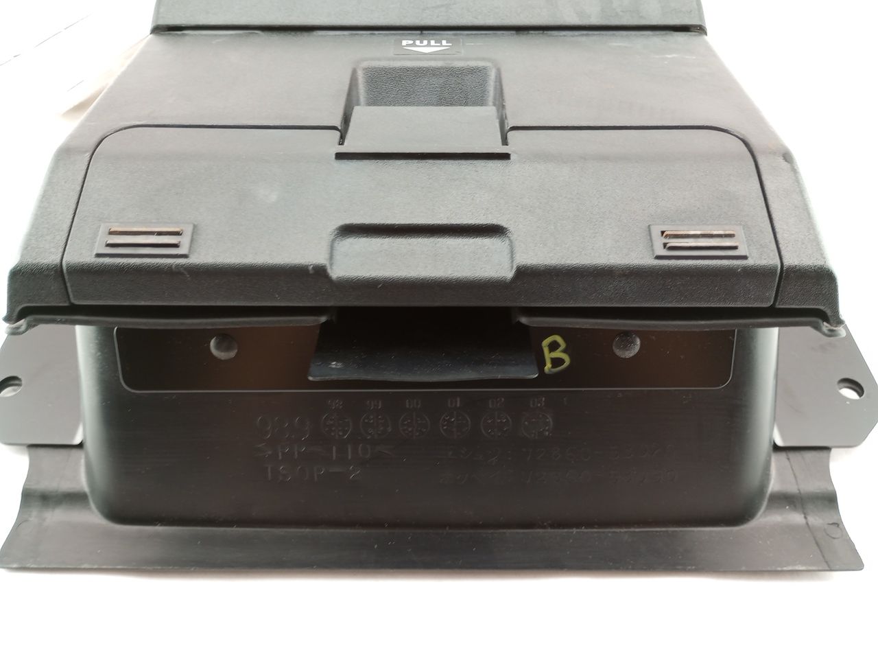 Lexus IS300 Rear Ski Bag Compartment