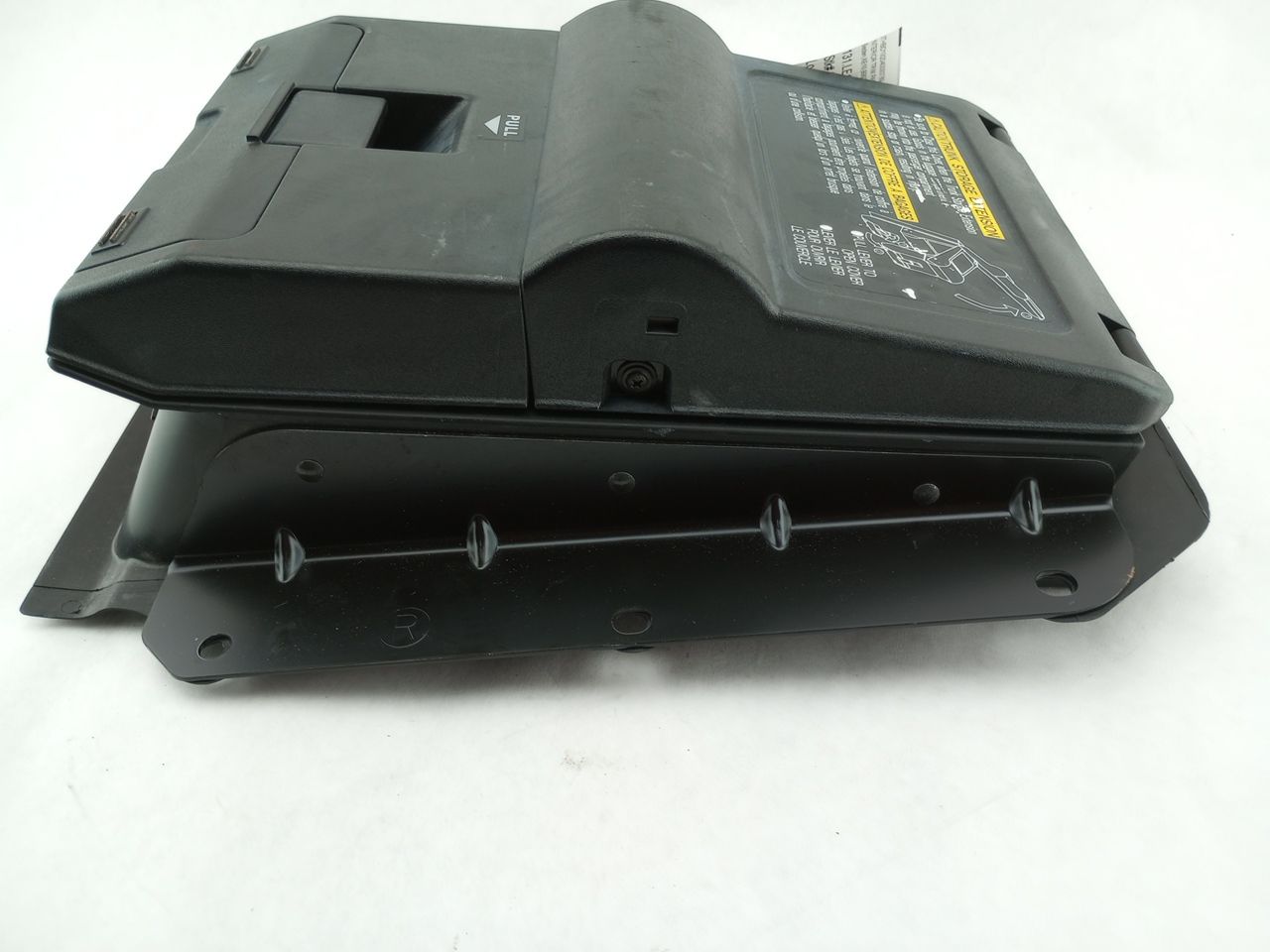 Lexus IS300 Rear Ski Bag Compartment