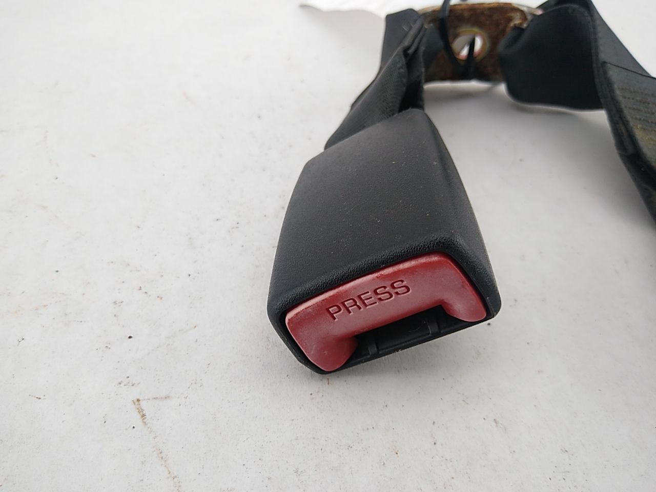 Lexus IS300 Rear Center Seat Belt Buckles