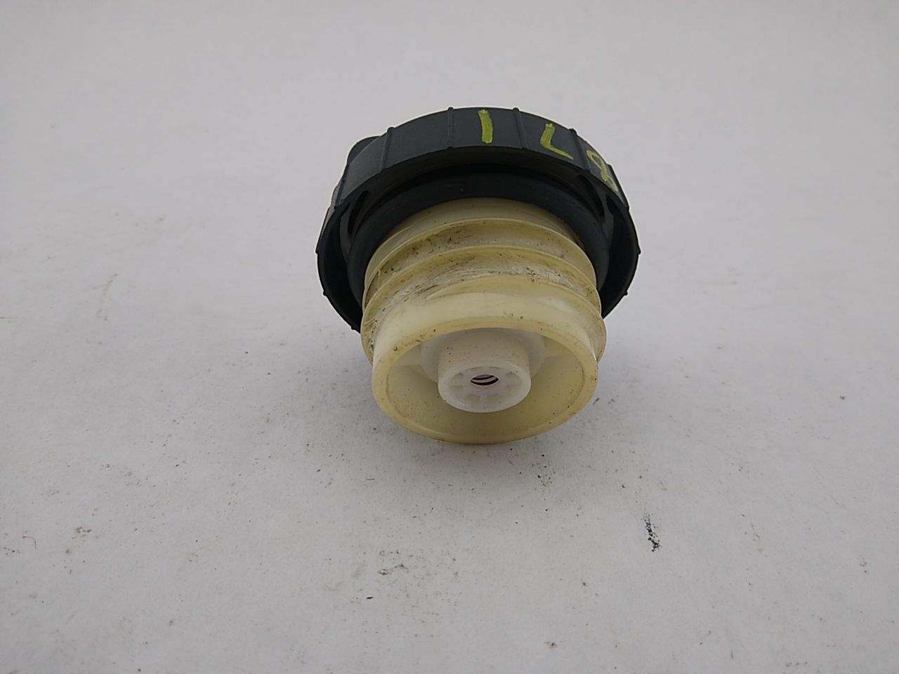 Lexus IS300 Gas Cap