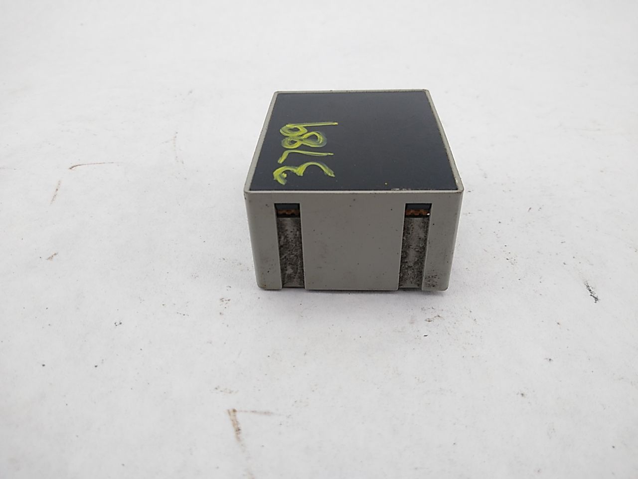 Lexus IS300 Lamp Failure Module