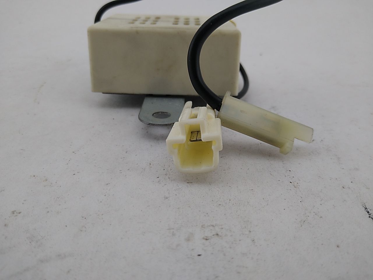 Lexus IS300 Rear Defroster Filter Relay Module