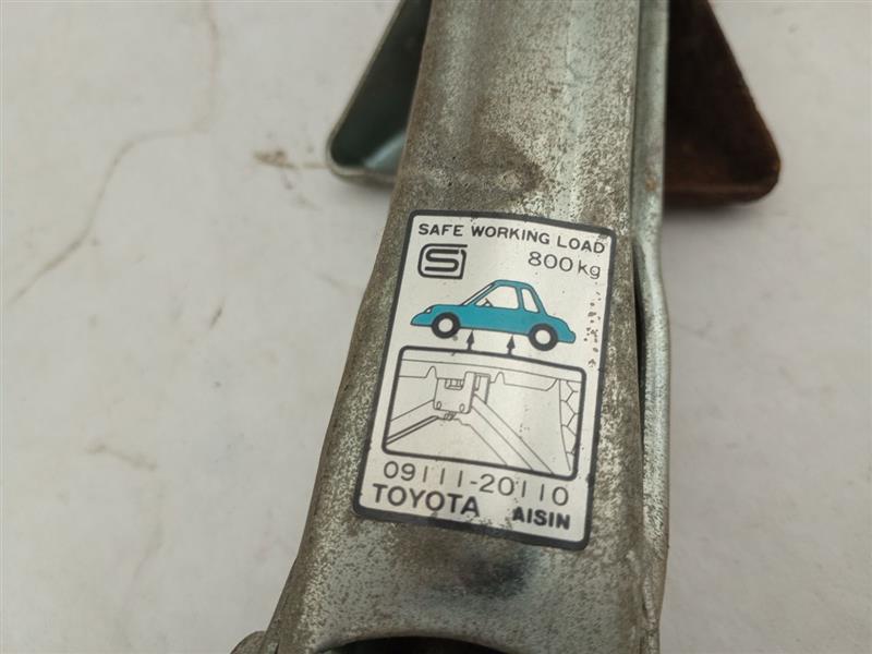 Lexus IS300 Jack