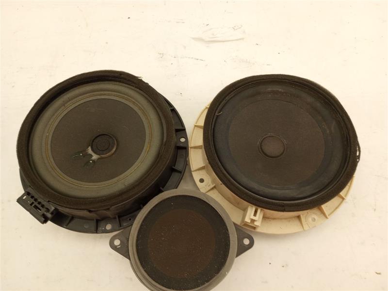 Hyundai Genesis Set Of Speakers With Amp