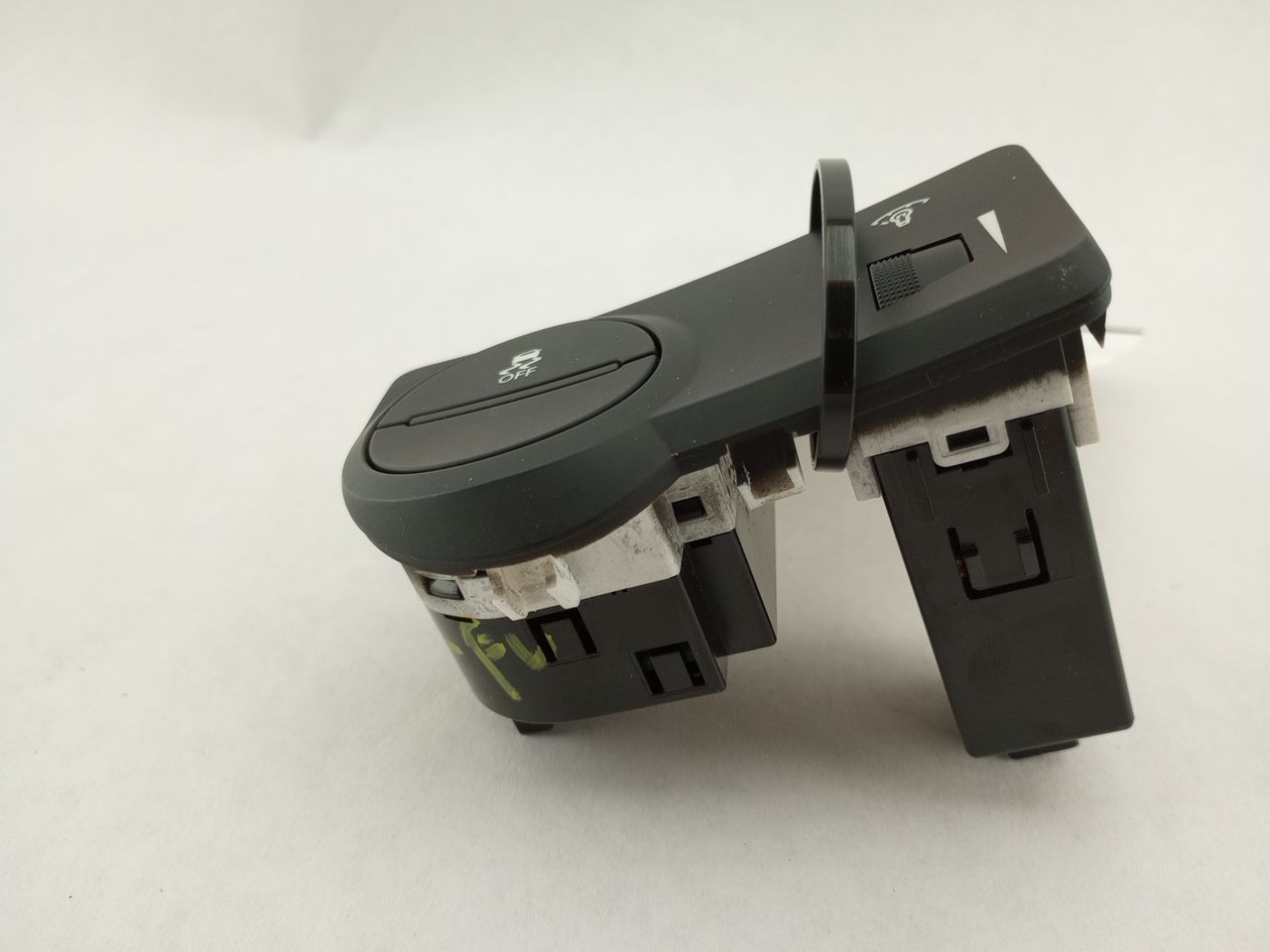 らん Hyundai Genesis Traction Control Switch | Playground PAR