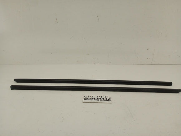 Hyundai Genesis Pair of Lower Exterior Door Moulding