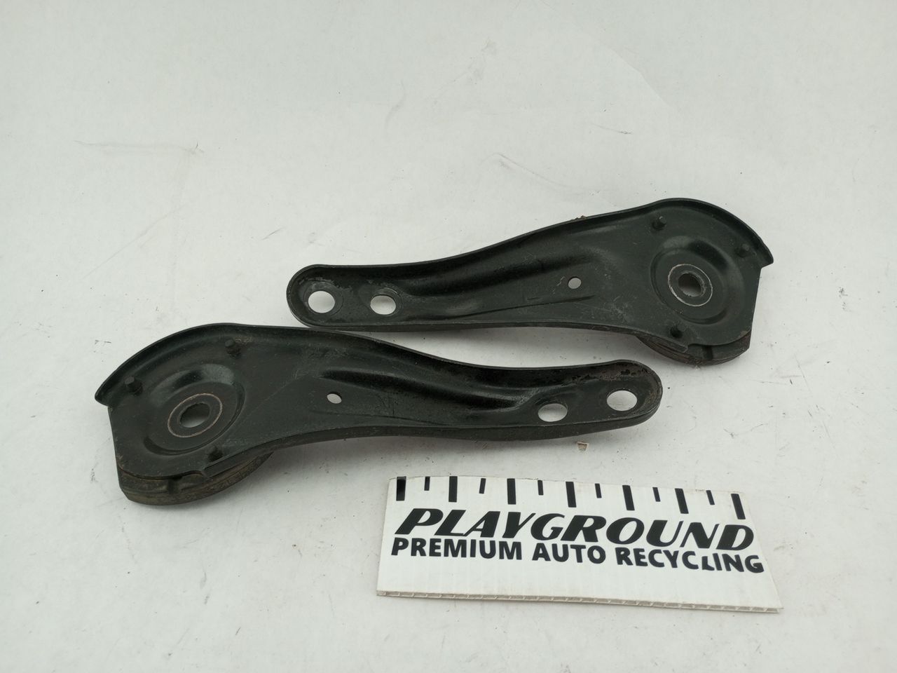 Hyundai Genesis Pair Of Rear Subframe Support Brackets