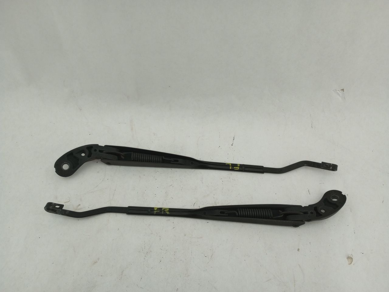 Mini Cooper S Pair Of Front Windshield Wiper Arms - 0