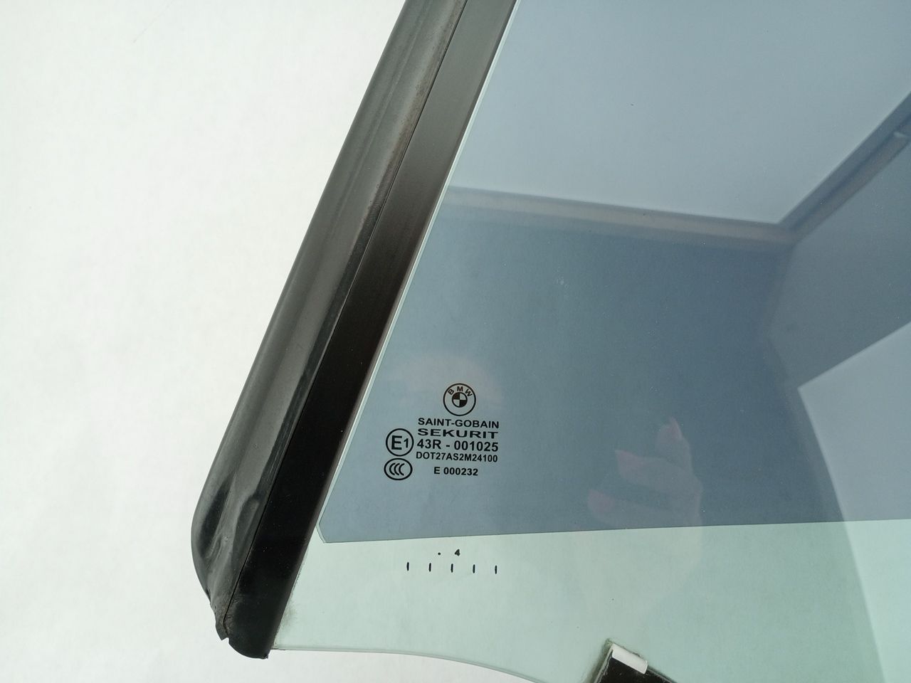 BMW 645Ci Rear Left Quarter Glass