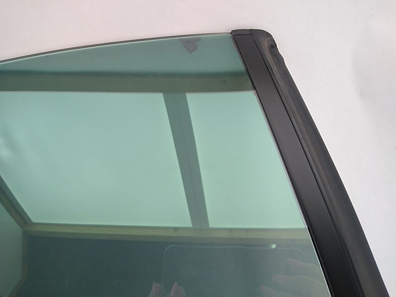 BMW 645Ci Rear Right Quarter Glass