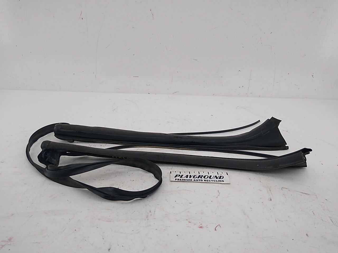 BMW 645Ci Windshield Moulding