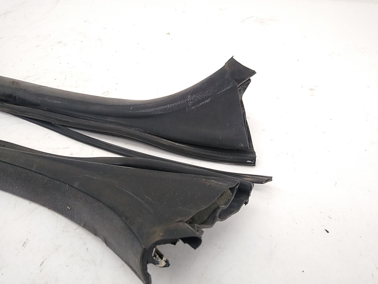 BMW 645Ci Windshield Moulding