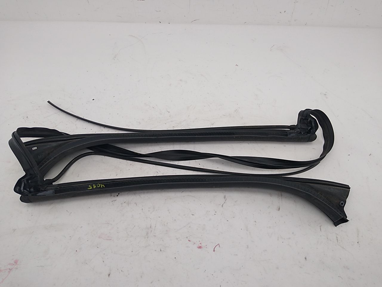 BMW 645Ci Windshield Moulding - 0