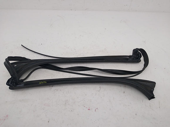 BMW 645Ci Windshield Moulding