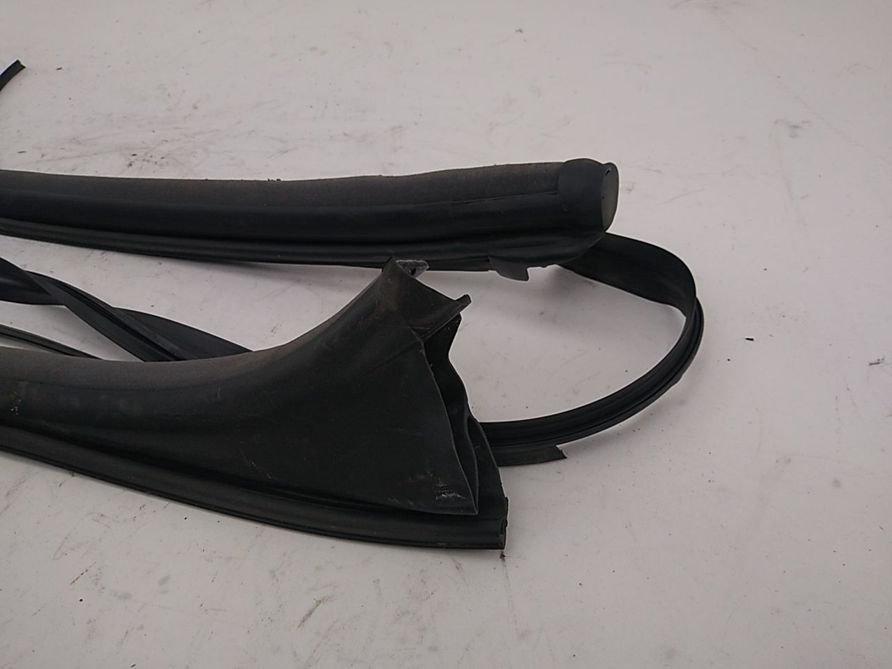 BMW 645Ci Windshield Moulding